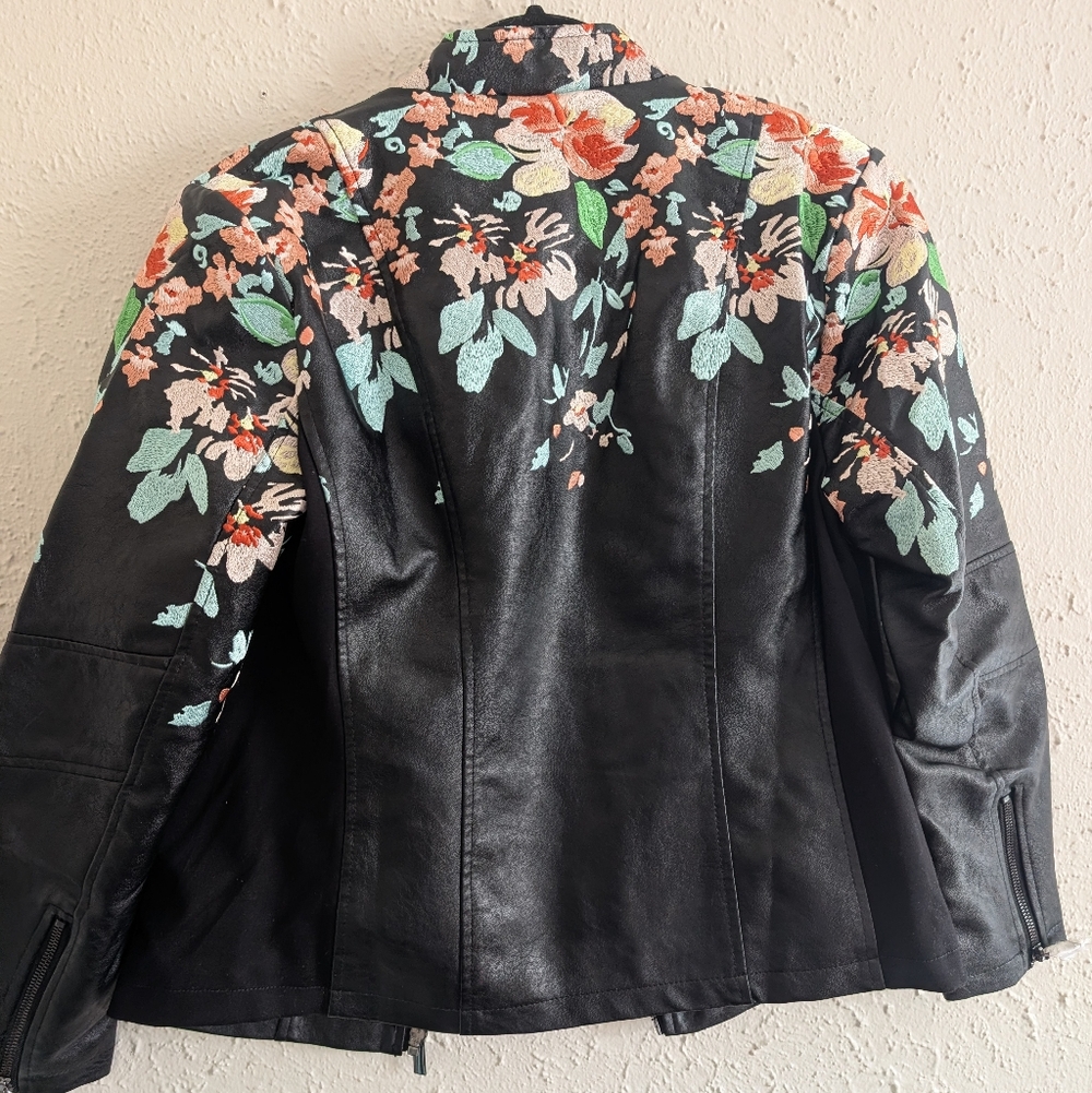 NWOT Colleen Lopez Black Faux Leather Jacket with Floral Embroidery - Picture 11 of 11